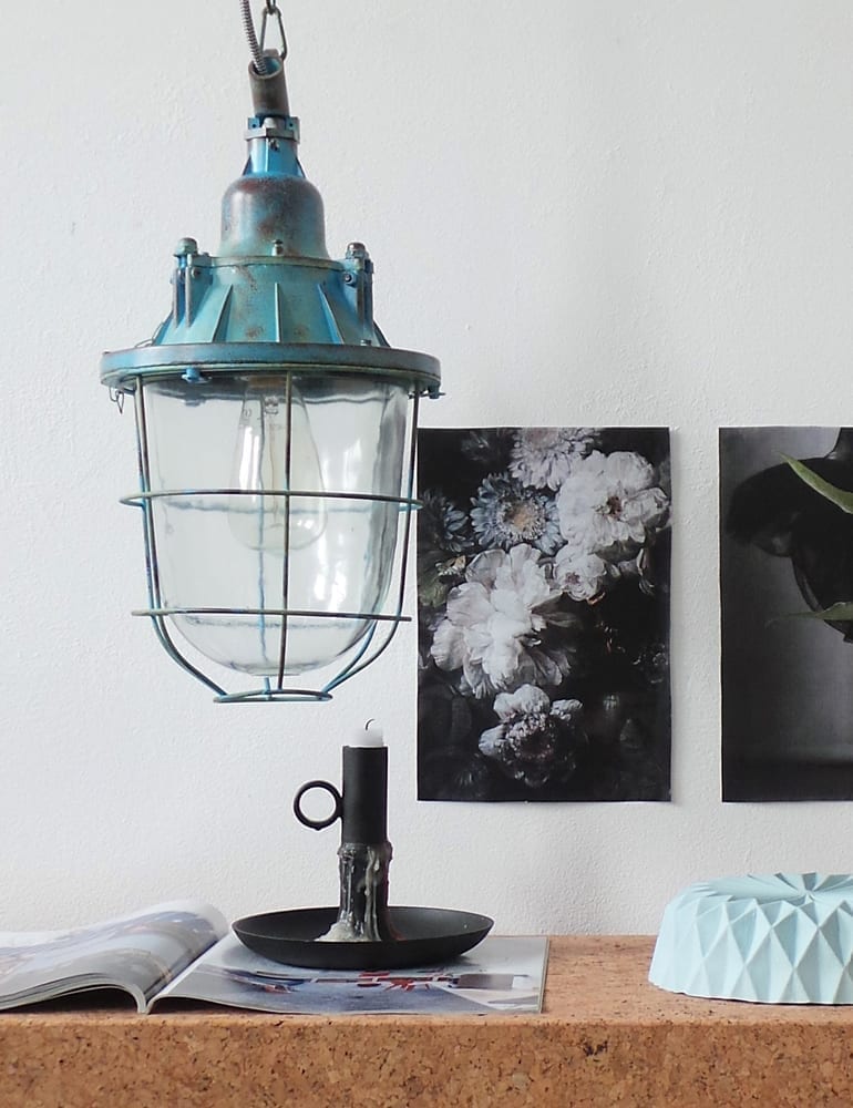 blauwe scheepslamp