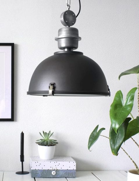 Stoere zwarte hanglamp Steinhauer Bikkel ø42 cm