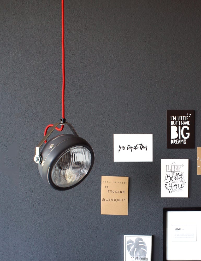 koplamp-hanglamp-grijs-met-roodsnoer