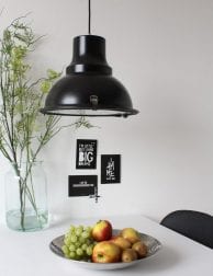 stoere-kleine-hanglamp-zwarte-kap-steinhauer