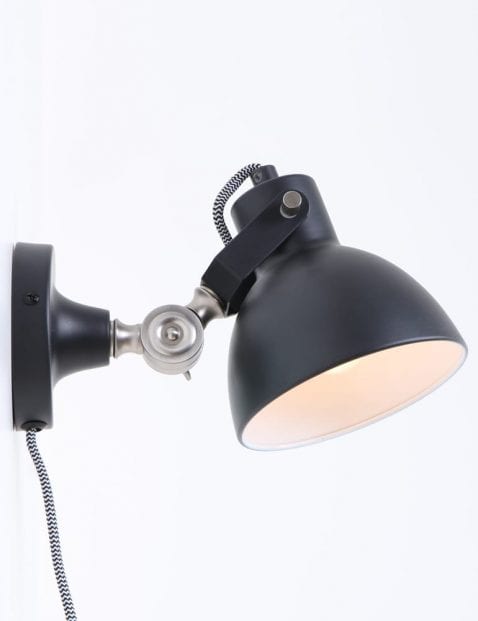 stoere-wandlamp-zwart_1