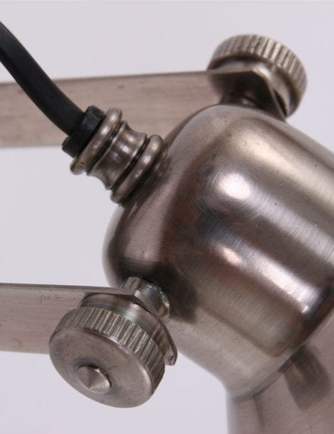 wandlamp-staal-stoer