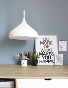witte-scandinavische-hanglamp-met-hout_1