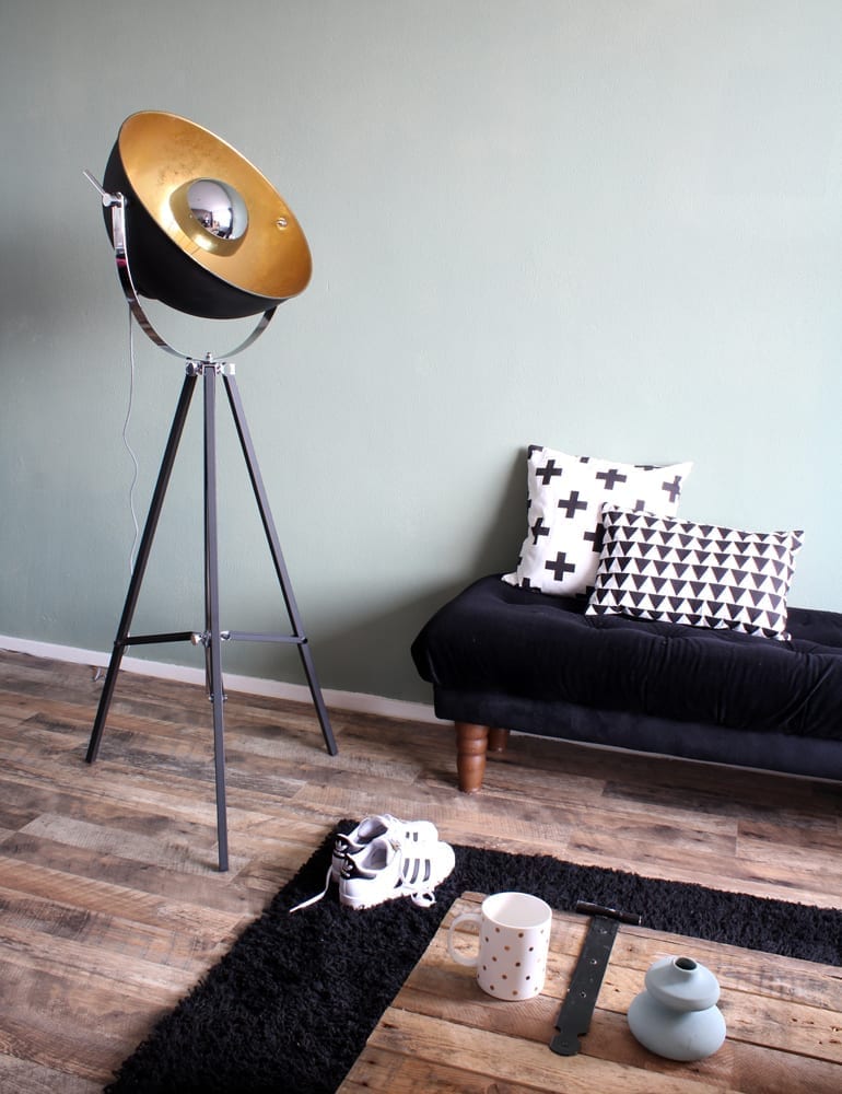 zwarte vloerlamp gouden binnenkant