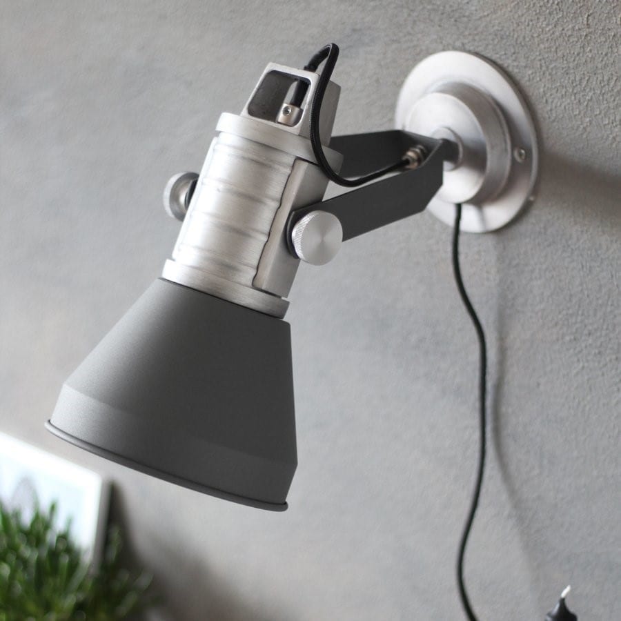 grijze wandlamp brusk