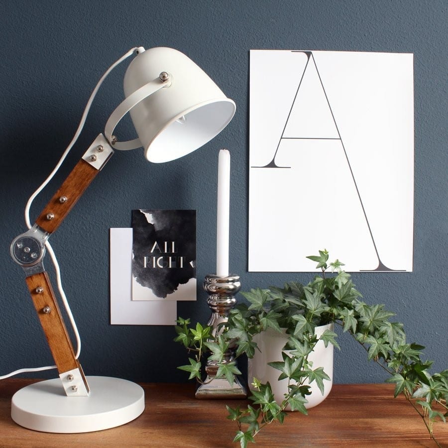 houten en wit lampje