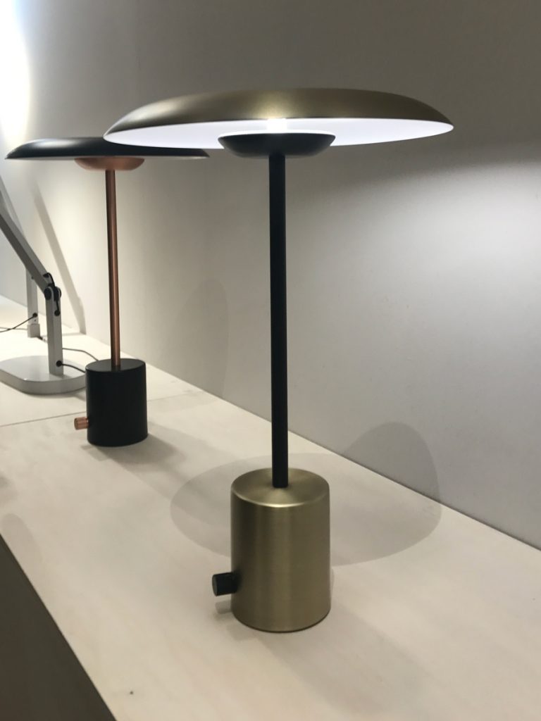 Goud-met-zwarte-lamp