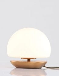 Klassiek-bronzen-lampje-bed