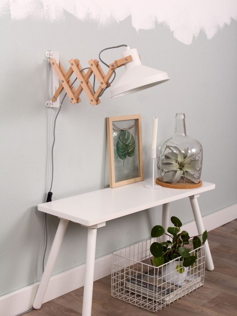 Witte-schaar-wandlamp