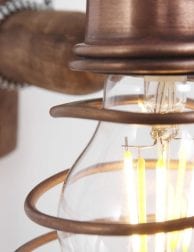 hout en koperen wandlamp