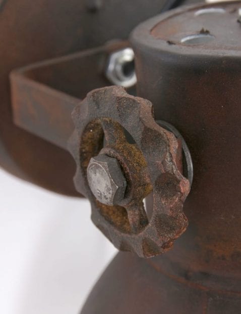 Vintage-muurlamp-stoer-bruin-verroest