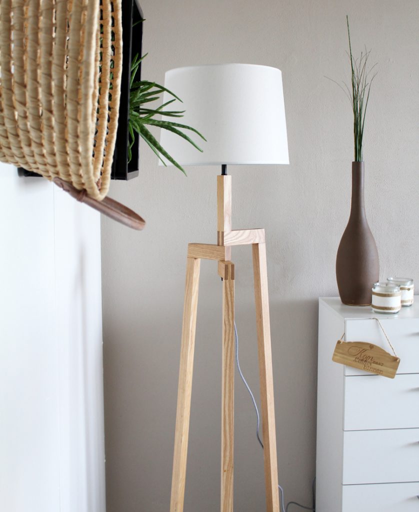 Landelijke-vloerlamp-driepoot