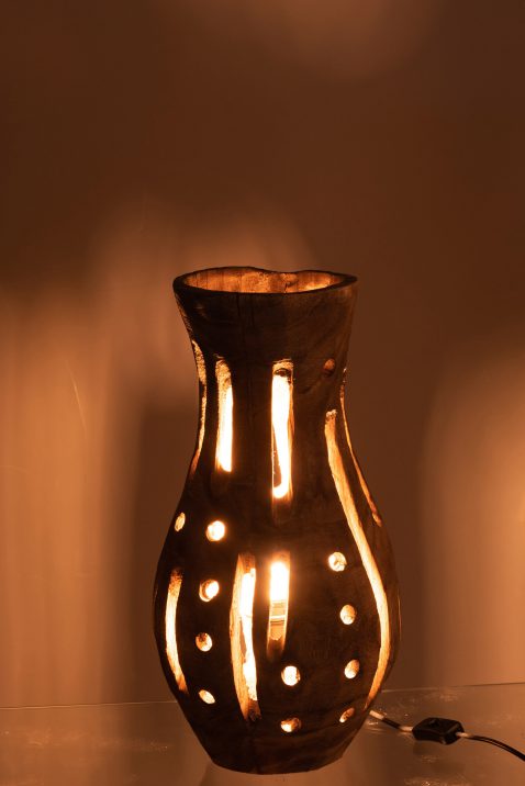 afrikaanse-houten-opengewerkte-tafellamp-jolipa-elisabeth-2