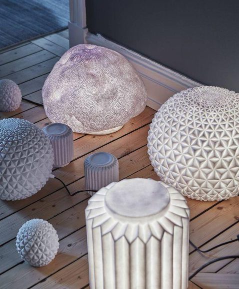moderne-witte-ronde-vloerlamp-byon-earth-out-2