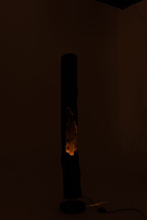 moderne-zwarte-houten-vloerlamp-jolipa-paulownia-2