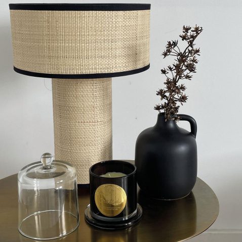 natuurlijke-beige-tafellamp-met-zwart-opjet-saturne-2