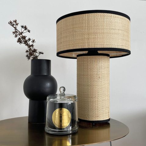 natuurlijke-beige-tafellamp-met-zwart-opjet-saturne-3
