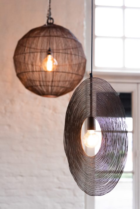 natuurlijke-ronde-bruine-hanglamp-jolipa-nico-1
