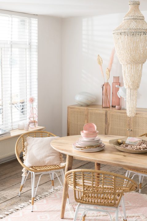 oosterse-witte-hanglamp-met-kraaltjes-jolipa-daisy-1