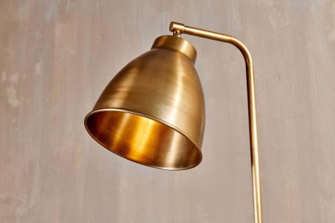 retro-gouden-ronde-tafellamp-nkuku-muturi-1