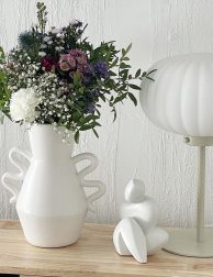 retro-witte-bolvormige-tafellamp-opjet-flot-1
