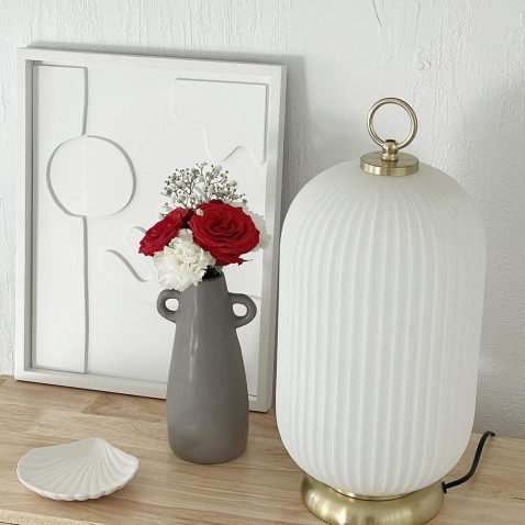 retro-witte-tafellamp-met-goud-opjet-language-1
