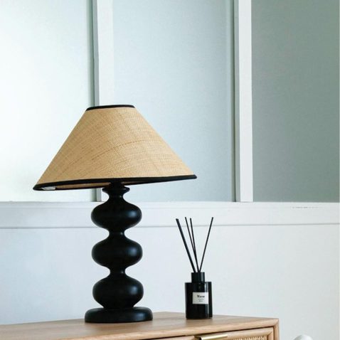 retro-zwarte-met-beige-tafellamp-opjet-bilboc-1