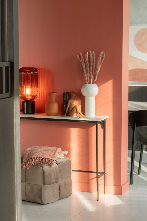 retro-zwarte-tafellamp-geribbeld-glas-jolipa-yufo-9