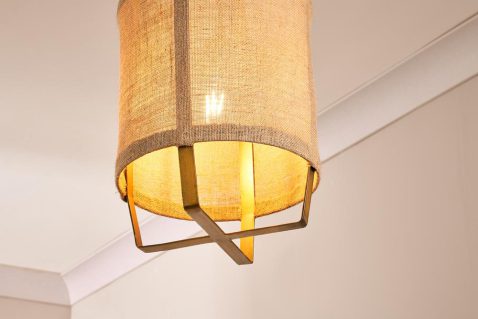 rustiek-gouden-met-beige-plafondlamp-nkuku-veledai-2