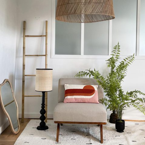 rustieke-beige-met-zwarte-vloerlamp-opjet-tribu-3