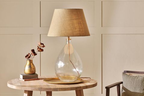 rustieke-beige-tafellamp-met-glas-nkuku-agatha-1