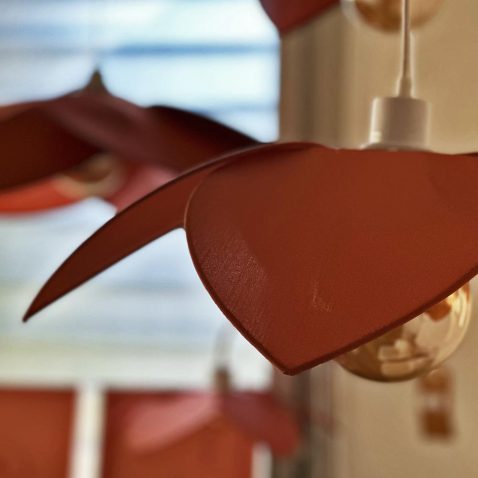 rustieke-bruine-ronde-hanglamp-bladeren-opjet-plain-3