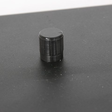 moderne-strakke-tafellamp-met-rotan-kap-tafellamp-steinhauer-stang-mat-zwart-armatuur-en-een-naturel-kleurige-kap.-3716zw-10