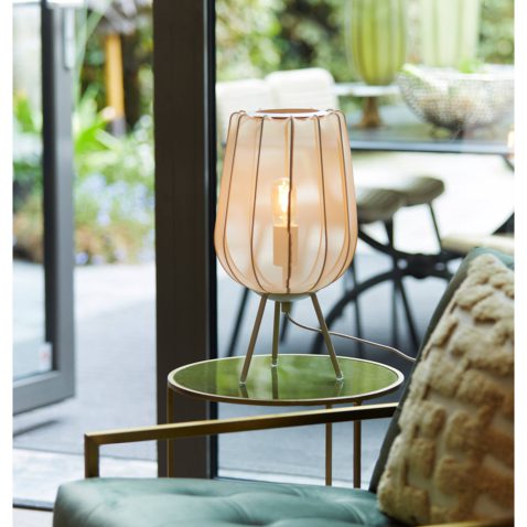 moderne-witte-tafellamp-op-driepoot-light-and-living-plumeria-1