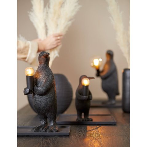 moderne-zwarte-pinguin-tafellamp-light-and-living-penguin-1