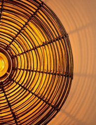 rustieke-zwarte-houten-wandlamp-light-and-living-mataka-1