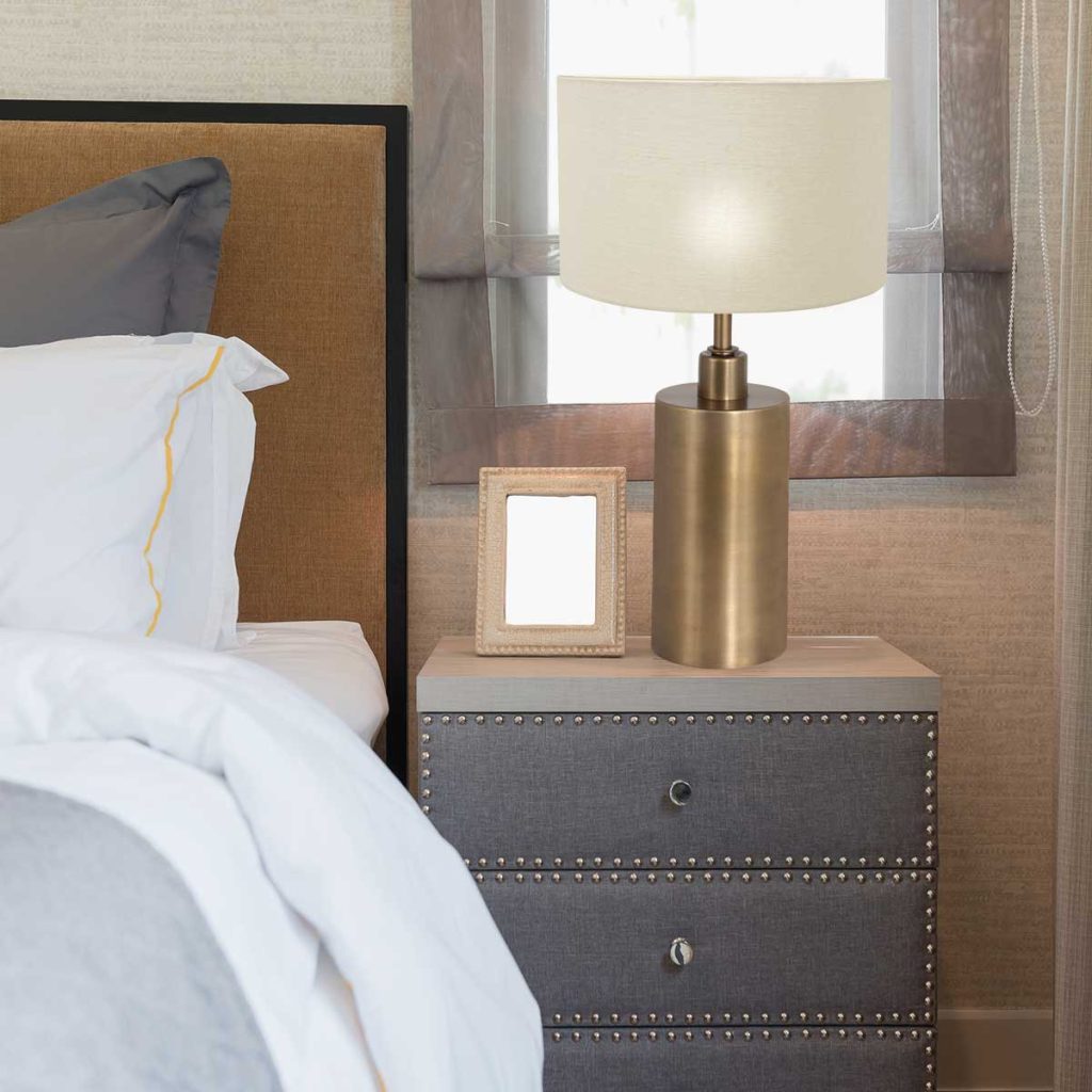 Bronzen schemer tafellamp met witte kap Steinhauer Brass - Afbeelding 3