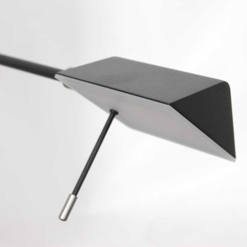 steinhauer-wandlamp-retina-zwart-metaal-bedlampje-led-3402zw-1