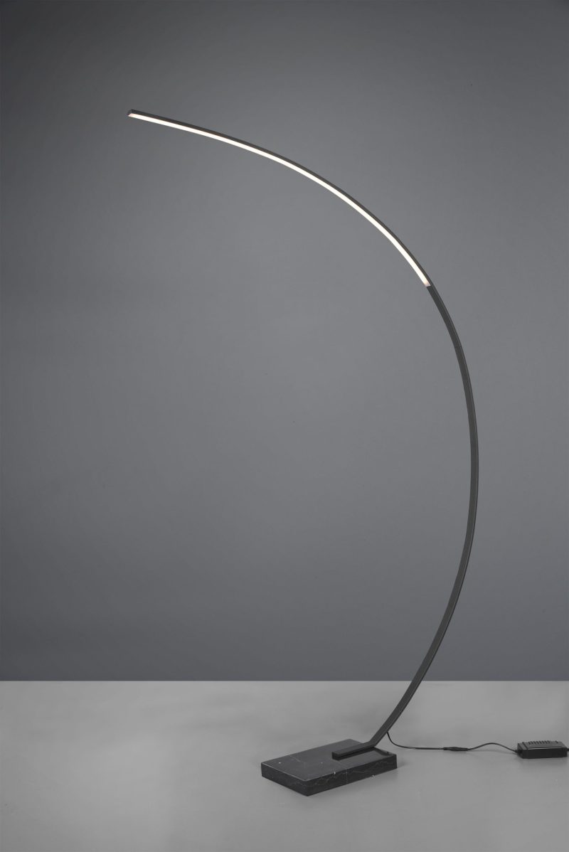 moderne-minimalistische-zwarte-vloerlamp-bangkok-426511832-3