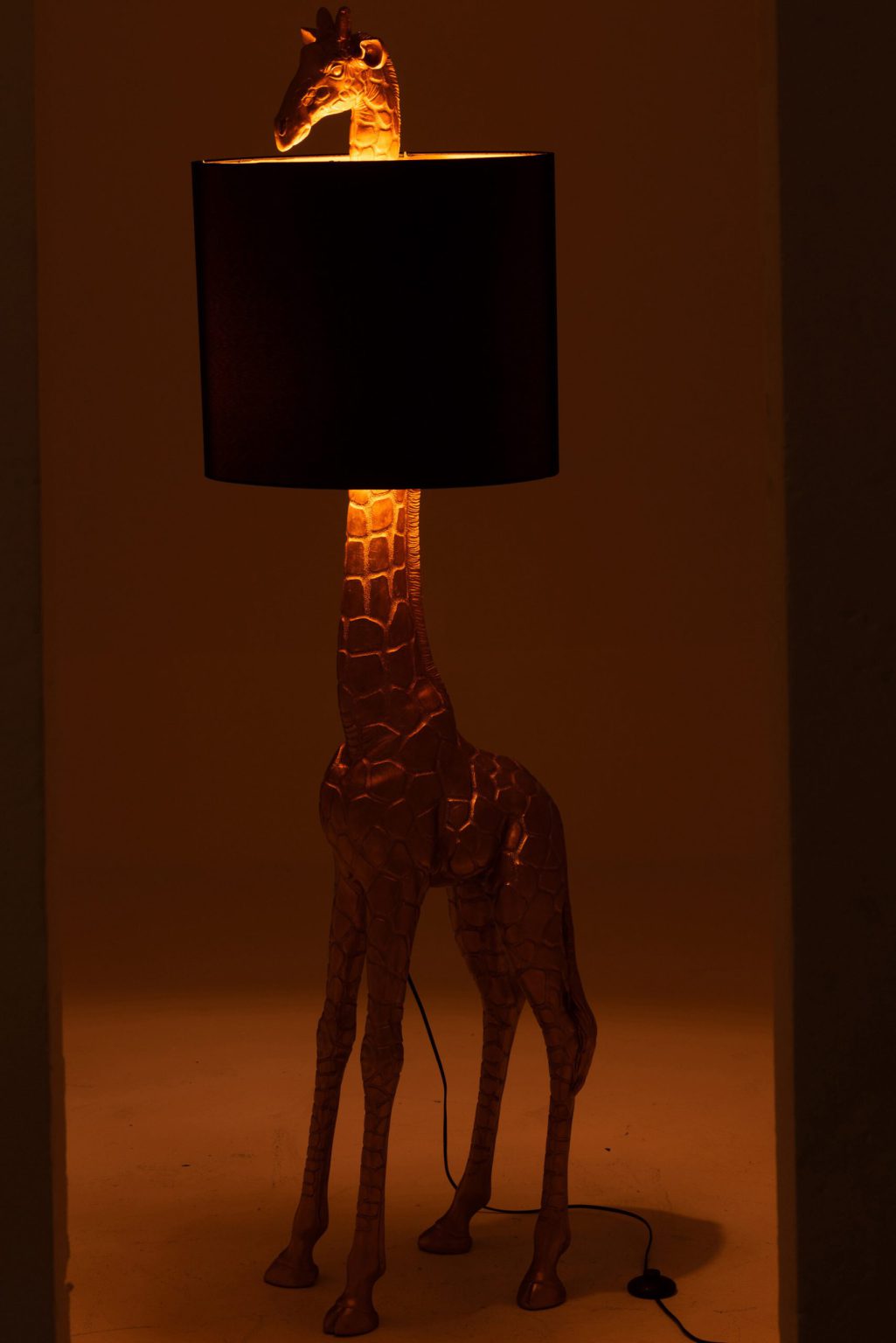 moderne-zwart-gouden-vloerlamp-giraf-jolipa-giraffe-16051-3