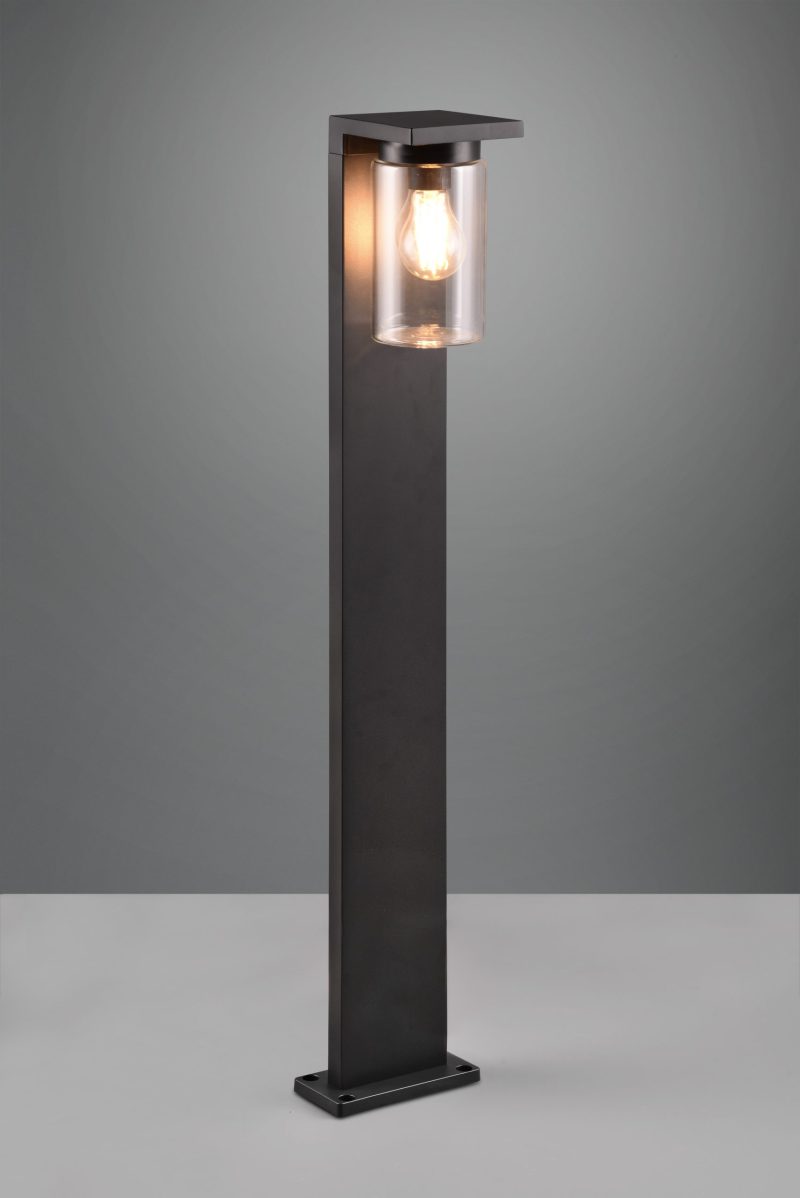 zwarte-moderne-lamp-op-paal-ardila-411660132-3