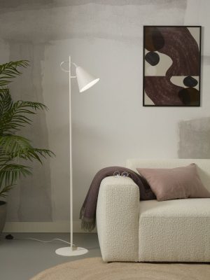 metalen-witte-vloerlamp-retro-its-about-romi-lisbon-lisbonfw-1