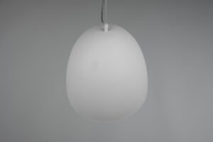 speelse-komvormige-grijze-metalen-hanglamp-tilda-r30661911-1