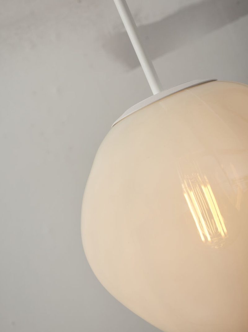 Witte glazen hanglamp metaal modern It's About RoMi Helsinki - Afbeelding 4