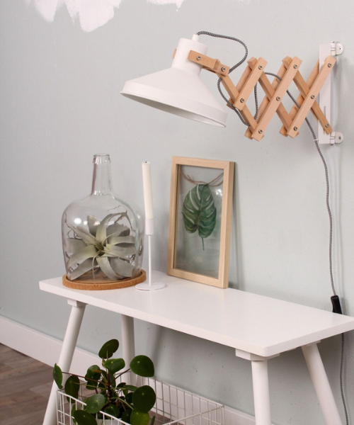 Schaarlamp aan de wand