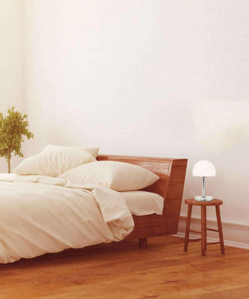 Glazen tafellamp in de slaapkamer