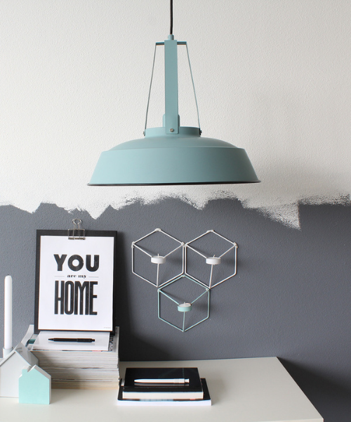 Lamp met een blauwe kleur
