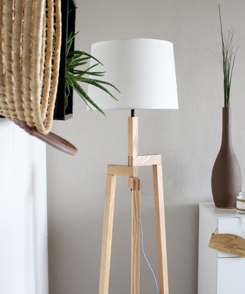 Houten vloerlamp