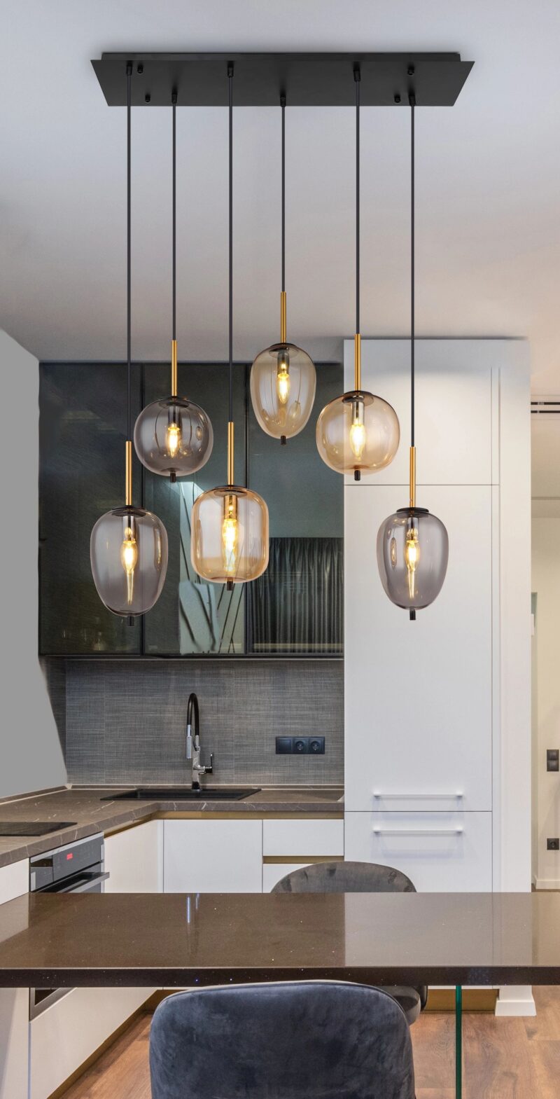 globo-hanglamp-blacky-zwart-glas-groteeettafellamp-e14-15345-6a-1