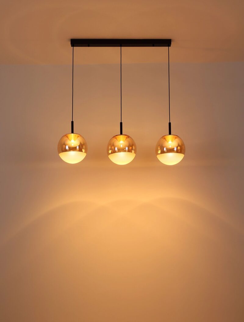 globo-hanglamp-severin-amberkleurig-glas-groteeettafellamp-led-16057-3h-1